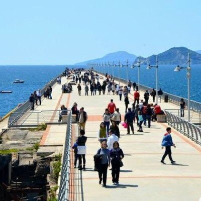 Pontile di Bagnoli, balli e attività per festeggiare la Pasqua e la primavera