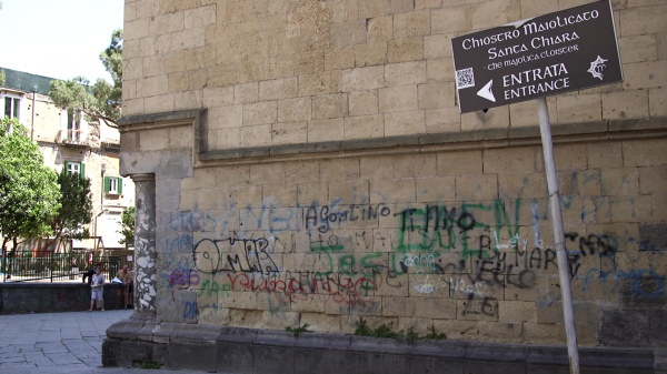 Liberiamo Santa Chiara dai graffiti
